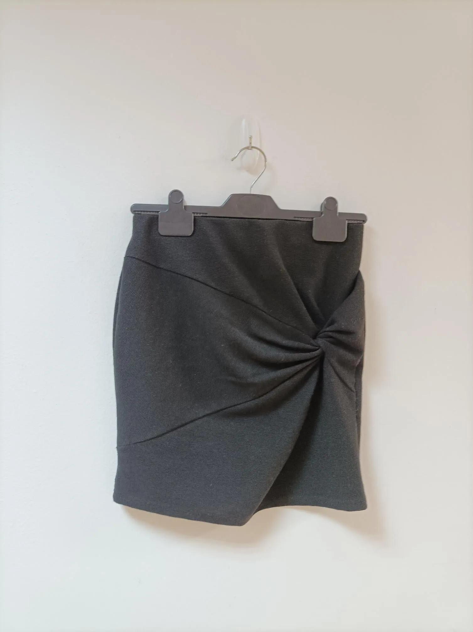 Black ribbed twist front mini bodycon skirt (p), Miss Selfridge, Size 8 (Viscose, Polyester, Elastane)