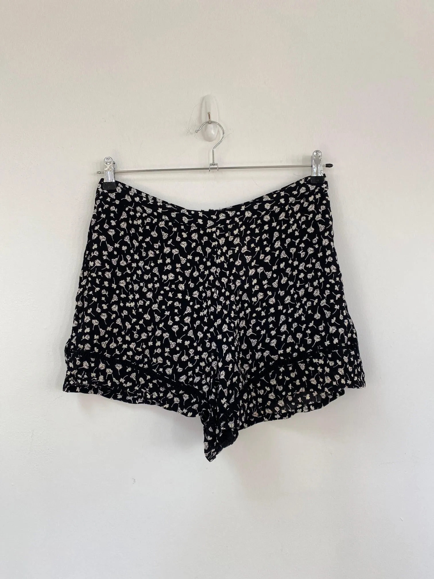 Ditsy floral high rise shorts, Miss Selfridge, Size 14 (Viscose)
